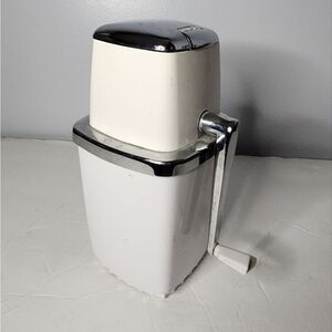 Swing Away Manual Vacuum Table Hand Crank Ice Crusher Grinder White Vintage